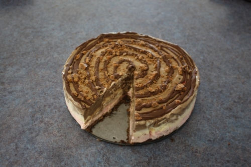 Carvels cakes Product - Carvel Ice Cream Cookie Cake, Vanilla Ice Cream Between Two Giant Chocolate Chip Cookies, Rolled in Crunchies, Serves up to 12 People. Product Image. Product Title. Carvel Ice Cream Cookie Cake, Vanilla Ice Cream Between Two Giant Chocolate Chip Cookies, Rolled in Crunchies, Serves up to 12 People.